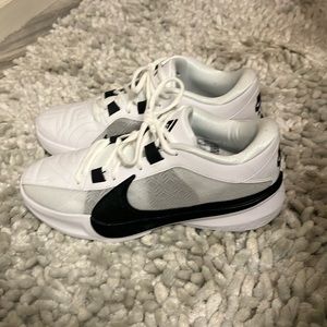 Perfect condition still have box. Only tried on.